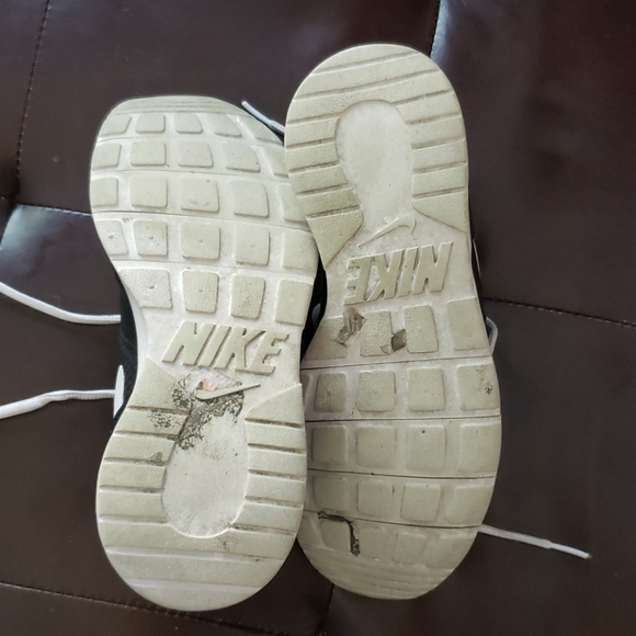 Nike Rouche - Picture 3 of 3